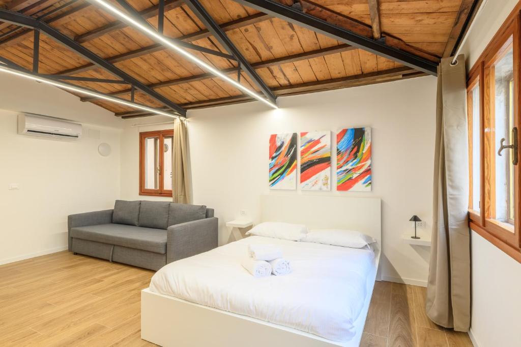 GuestHost - Piazza della Frutta Studio Apartments - 1