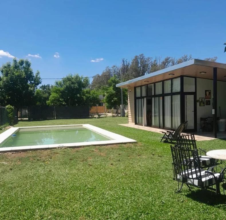 Monoambiente con parque y pileta - 1