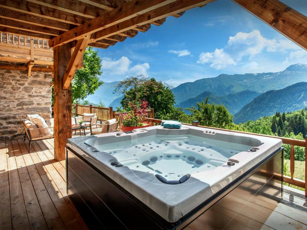 Chalet Bendo - OVO Network - 2