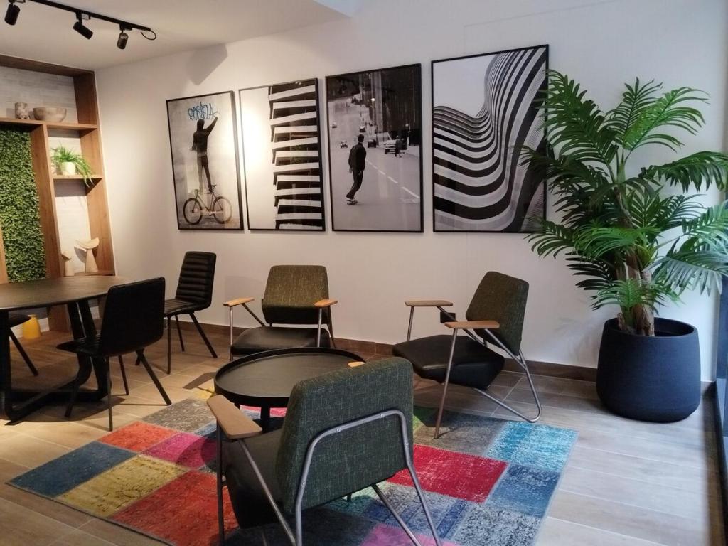 8 Steps from La Moneda - 1