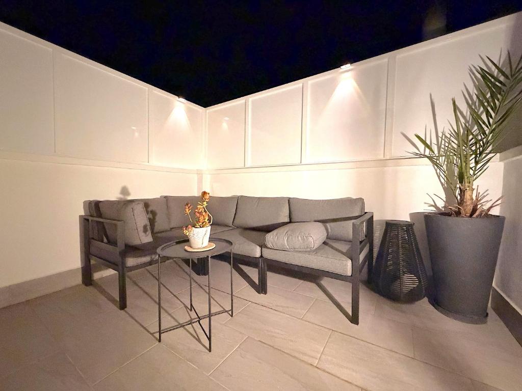 Atico con terraza privada , a 100 metros de playa Levante Santa Pola - 5