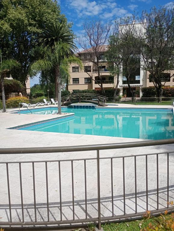 Departamento amoblado de lujo con pileta y gym - 1