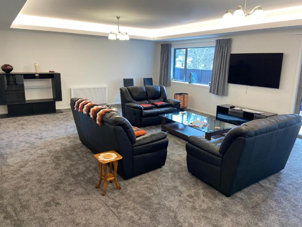 Shared lounge/TV area