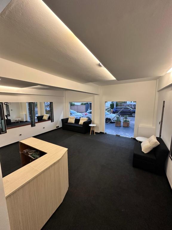 LakeHouse Hotel & Suites - 4