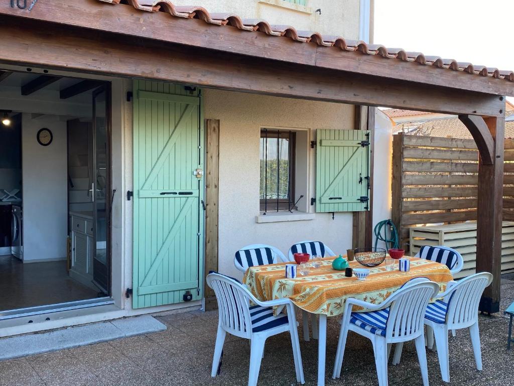 Villa T4 au Bord du Lac avec Terrasse, 6 Pers, Parking, Animaux Acceptés, Classée 1* - FR-1-798-37 - 3