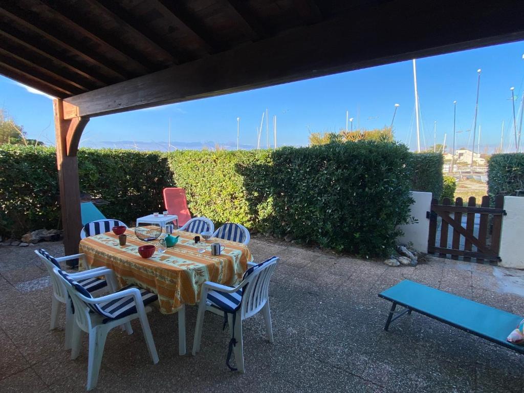 Villa T4 au Bord du Lac avec Terrasse, 6 Pers, Parking, Animaux Acceptés, Classée 1* - FR-1-798-37 - 4