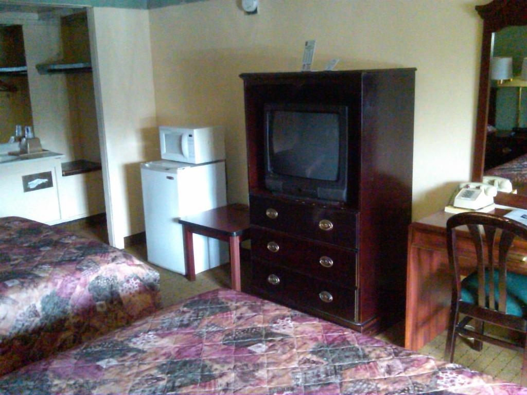 Knights Inn - Battle Creek MI photo