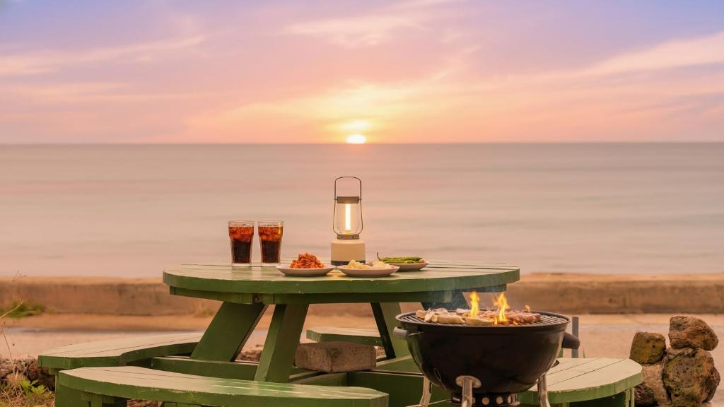 고성 리틀스퀘어 오션뷰 스파 펜션의 바다 전경