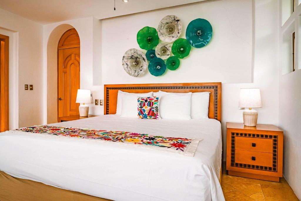 Villa Mozzafiato Private Resort with Full Staff and Heated Pool - 2