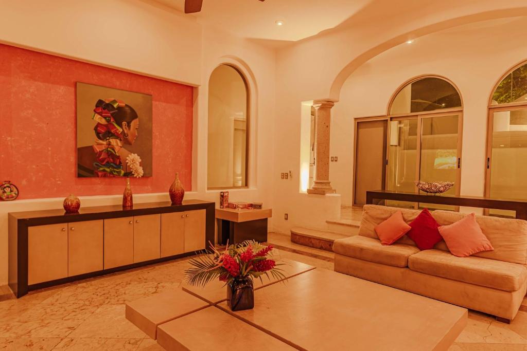 Villa Mozzafiato Private Resort with Full Staff and Heated Pool - 3