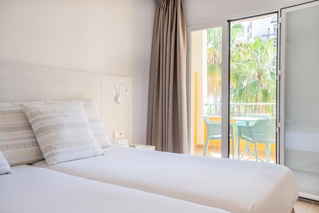 FLOR los Almendros Hotel — Hotel rooms in Peguera, Balearic Islands