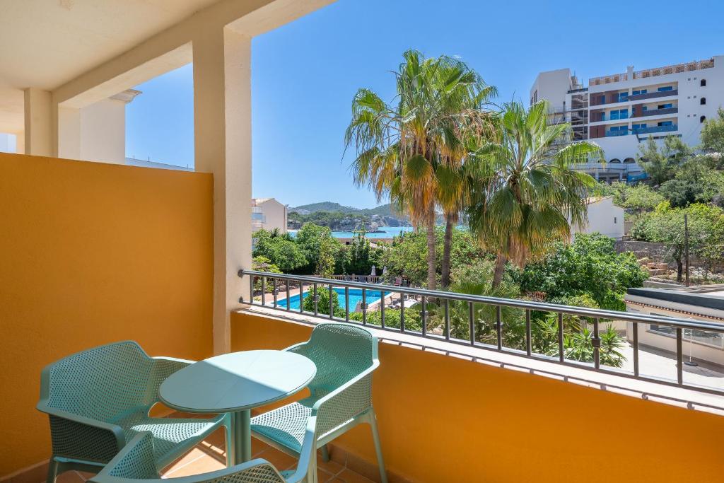FLOR los Almendros Hotel — Hotel rooms in Peguera, Balearic Islands