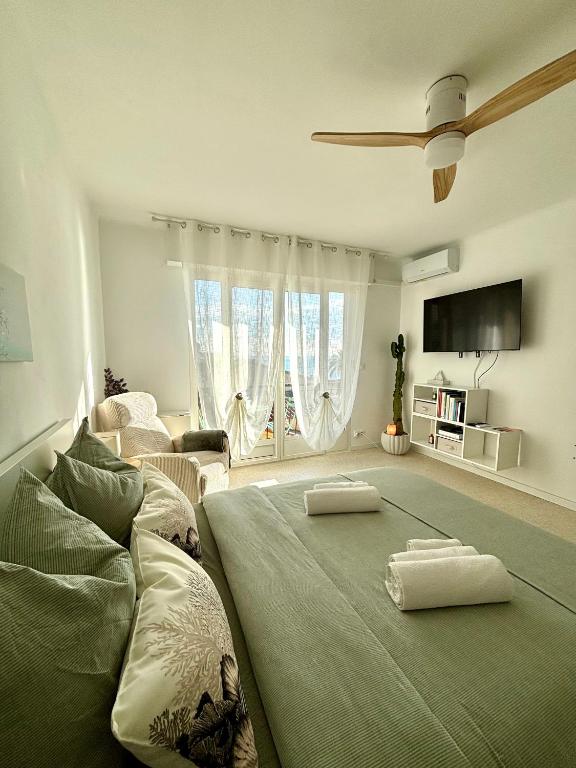 Sea View Studio with Balcony, Near Italy & Monaco - 2