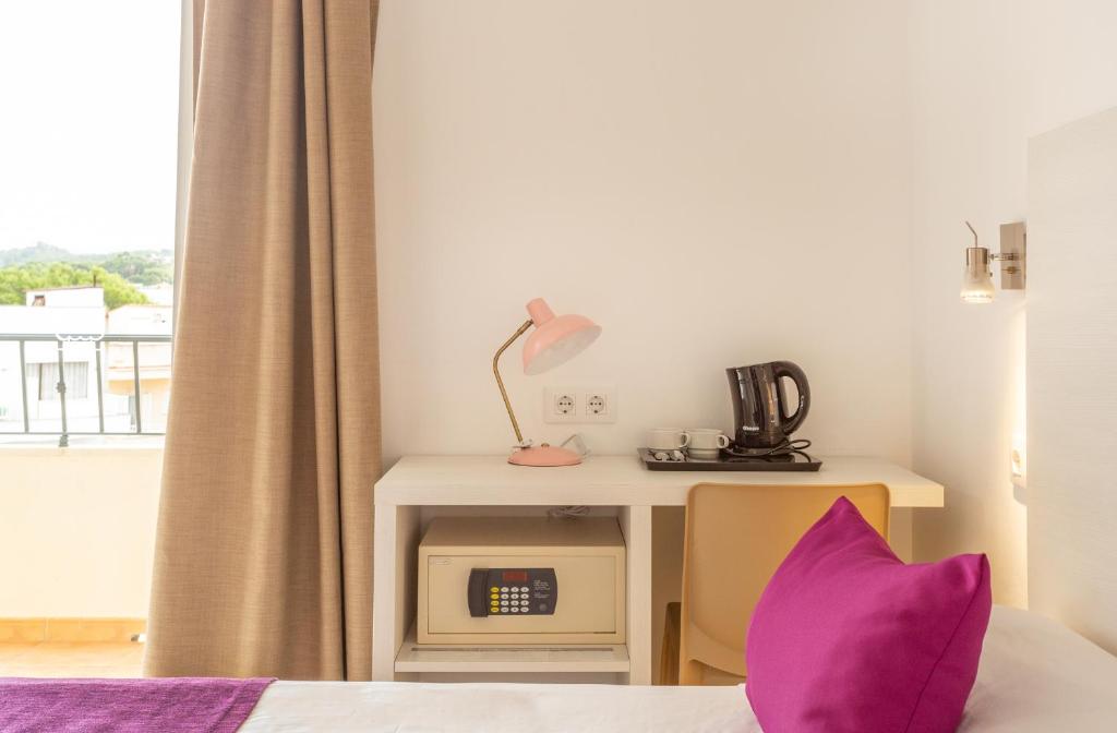 FLOR los Almendros Hotel — Hotel rooms in Peguera, Balearic Islands