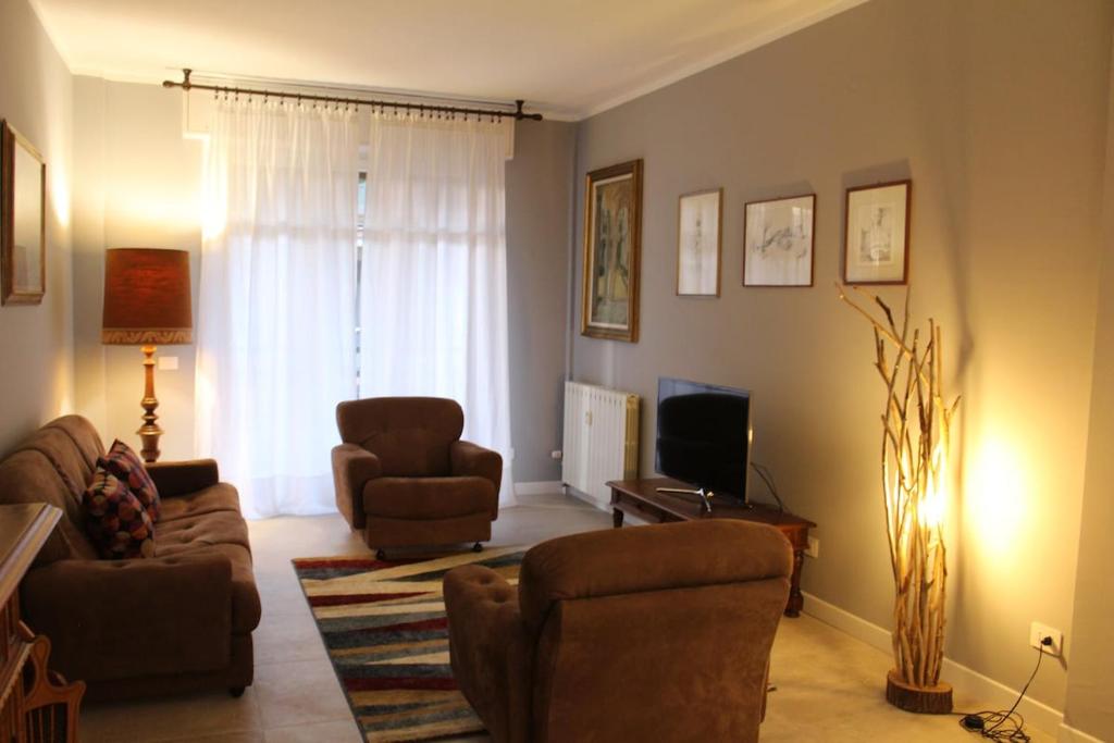 Apartment in Arona, Olivia's Home 100mt dal Lago - 5