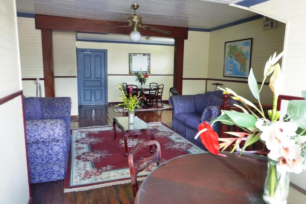 Shared lounge/TV area