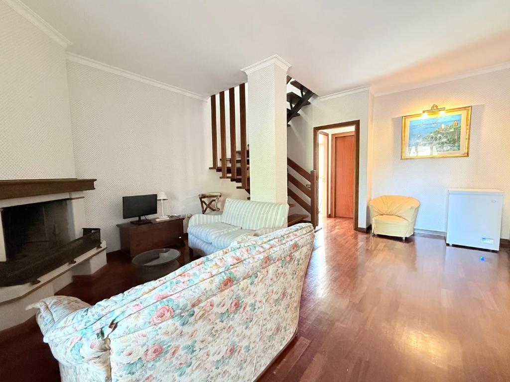 N244 - Trilocale con terrazzo a Numana - 2