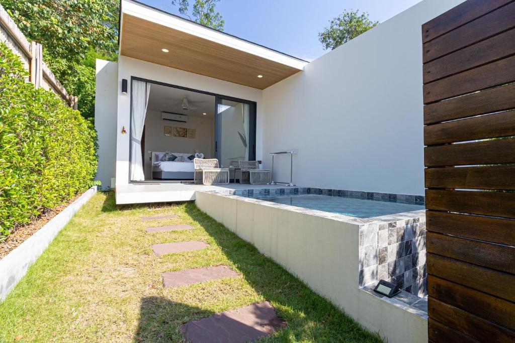 Swimming pool, Three Trees Samui Resort in Koh Samui