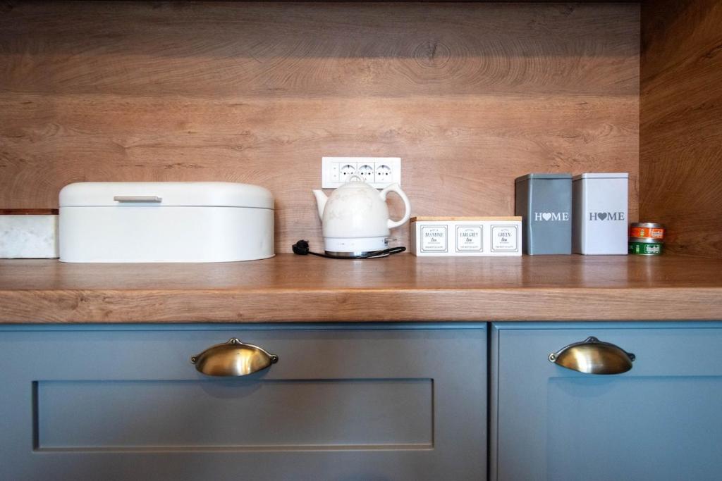 Teal and Gold Hideaway - Downtown Chic - 3