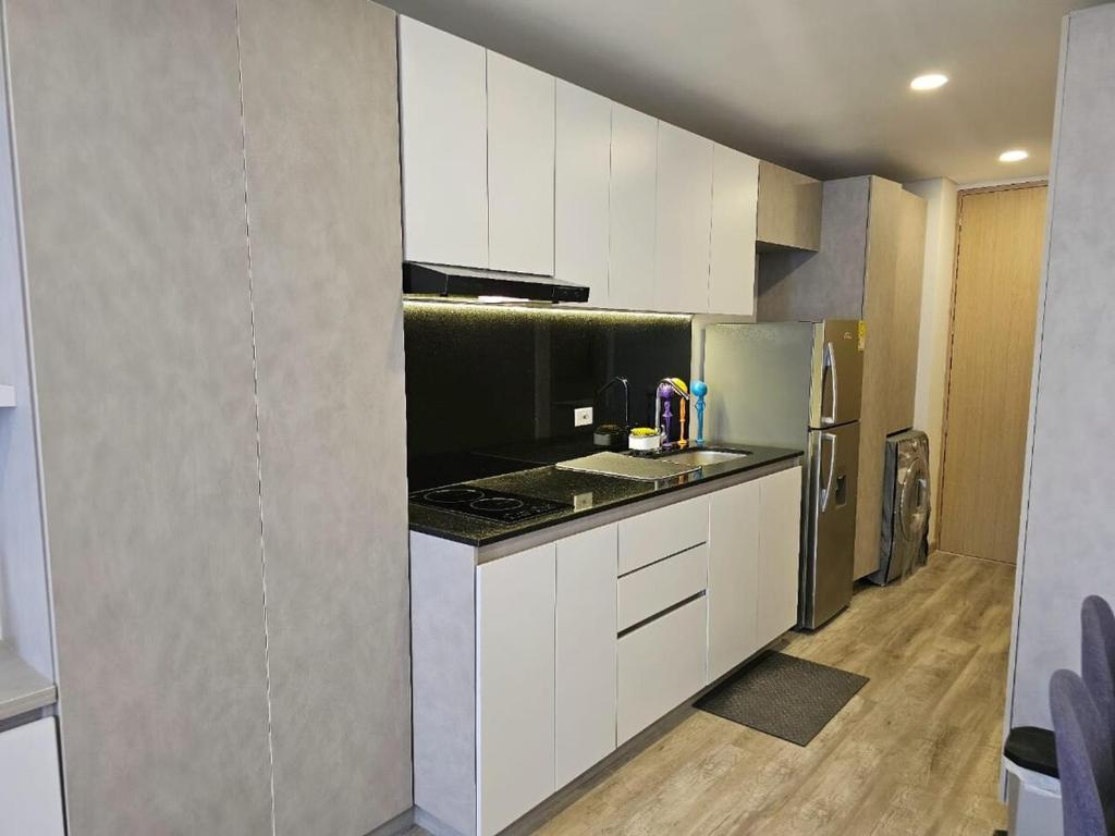 902 Loft North Point Studios 2 - 2