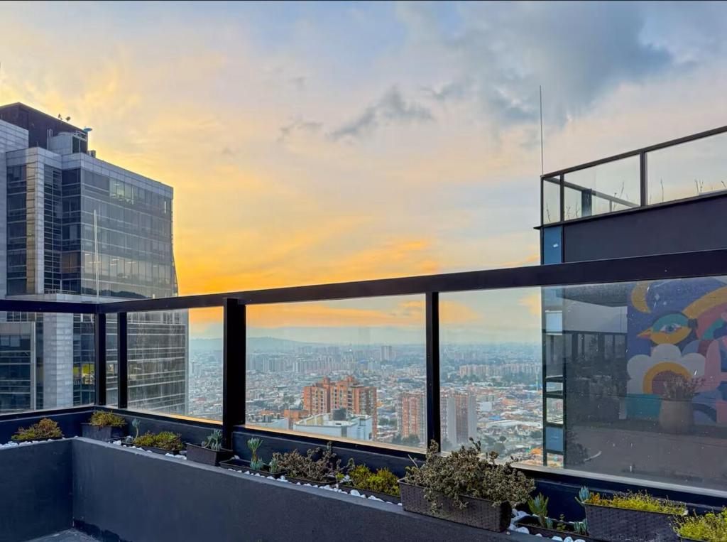902 Loft North Point Studios 2 - 4