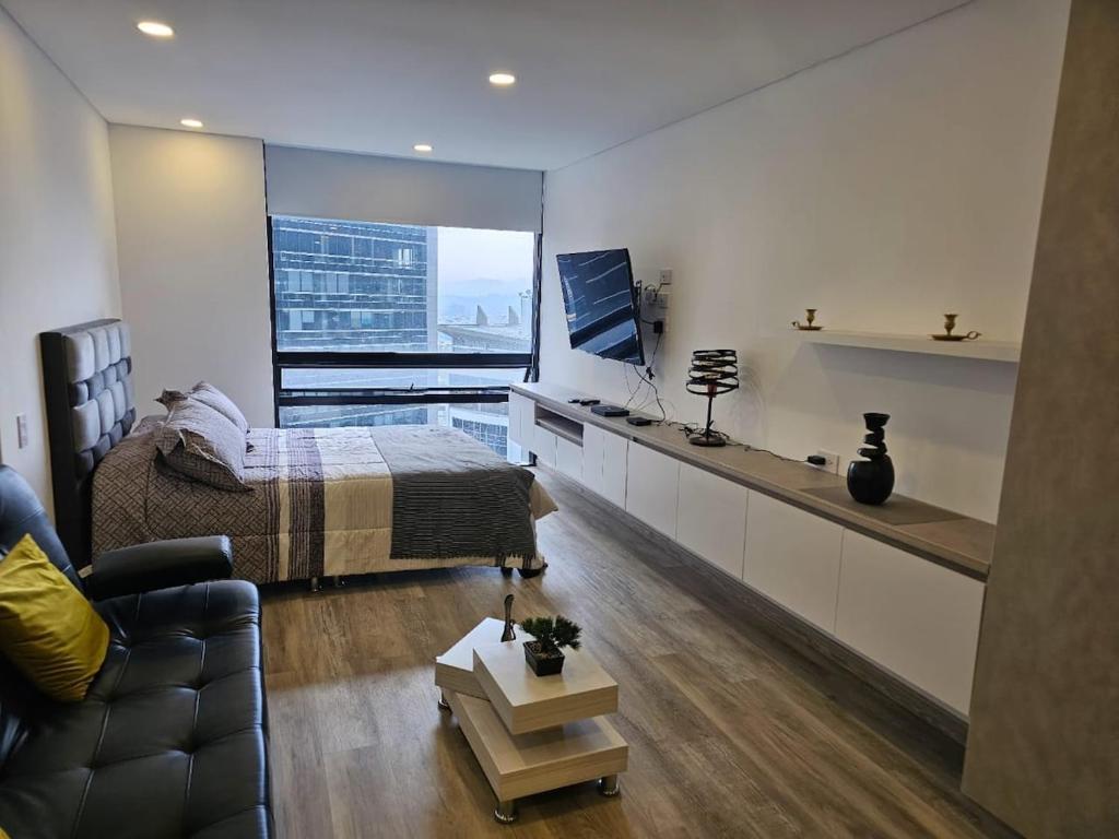 902 Loft North Point Studios 2 - 1