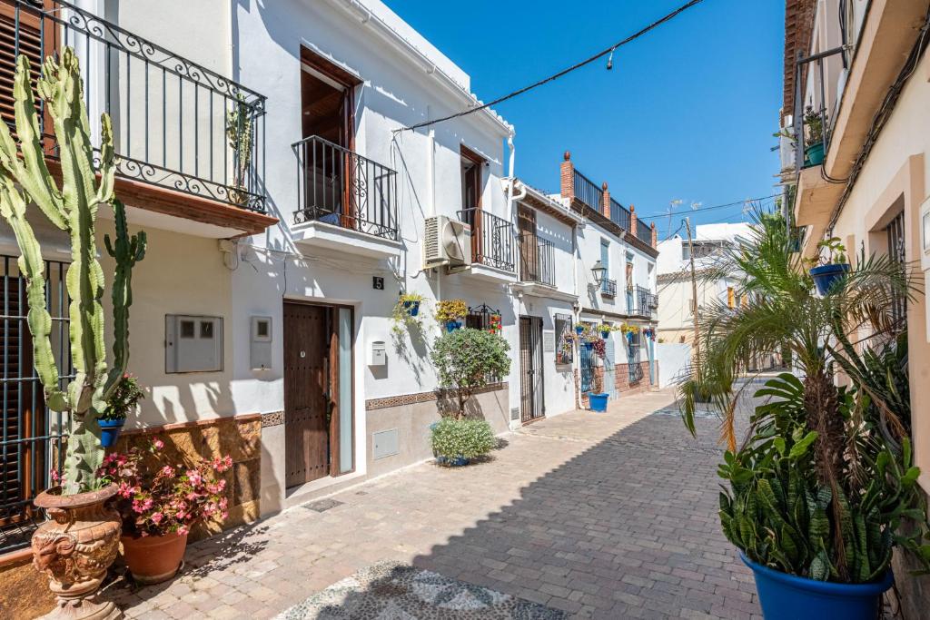 Traditional Spanish Villa in heart of Estepona - Zest Real Estate - 1