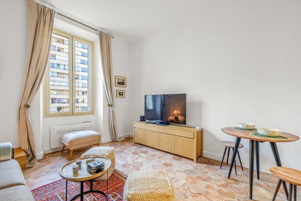 REF 2038 - Cannes - Superb fully renovated one-bedroom apartment - 2