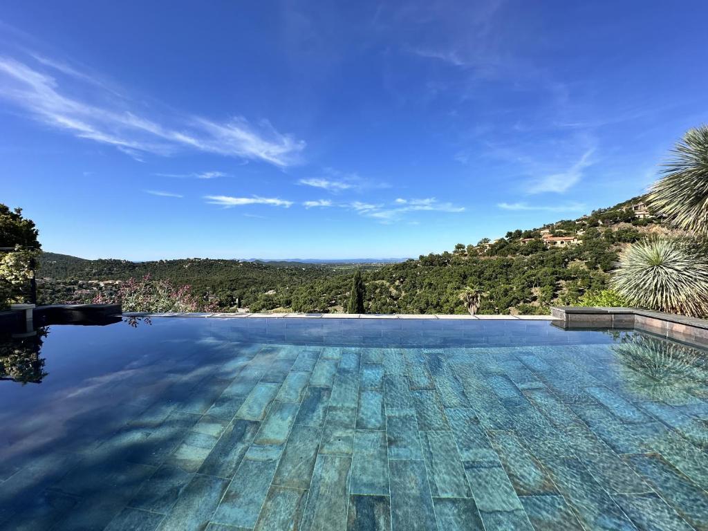 La Vigie, villa pour 8 personnes avec piscine chauffée et vue mer à La Londe-Les-Maures - 4