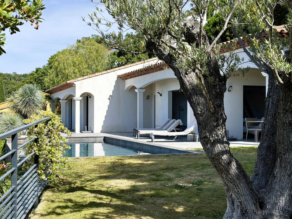 La Vigie, villa pour 8 personnes avec piscine chauffée et vue mer à La Londe-Les-Maures - 1