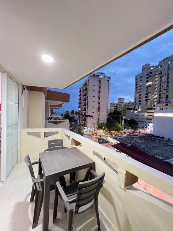 Rodadero Apartamento Familiar- 2 Hab y Balcon a 1 Cuadra De La Playa - 1