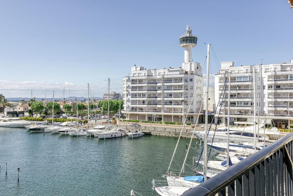 Apartamento con vistas a mar y canal. Empuriabrava - 1