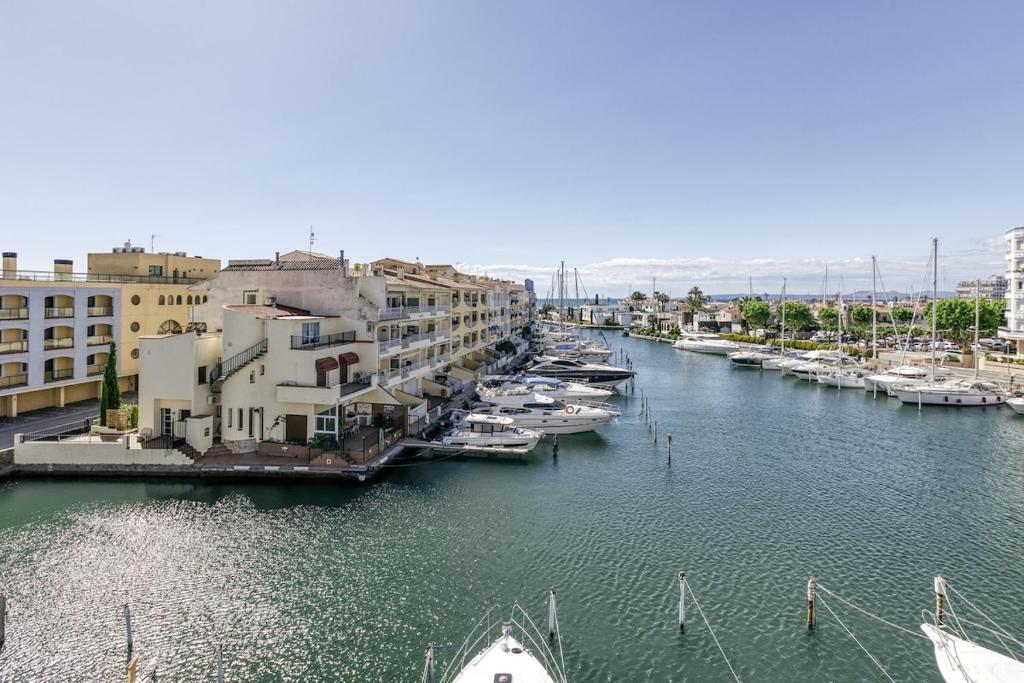 Apartamento con vistas a mar y canal. Empuriabrava - 4