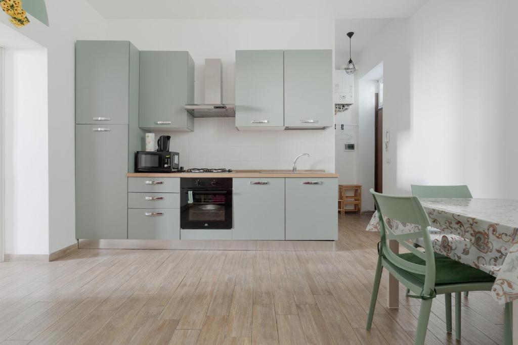 GuestHost - Grey & Green Flat - 2