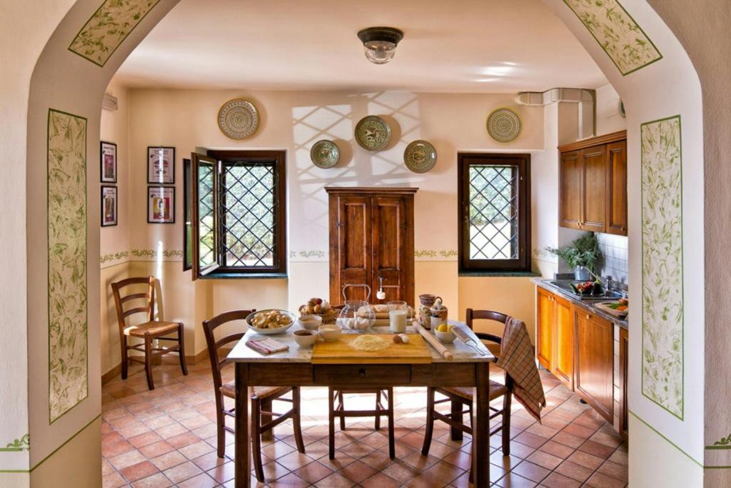 Historic Villa Among Olive Trees Near Assisi - 4