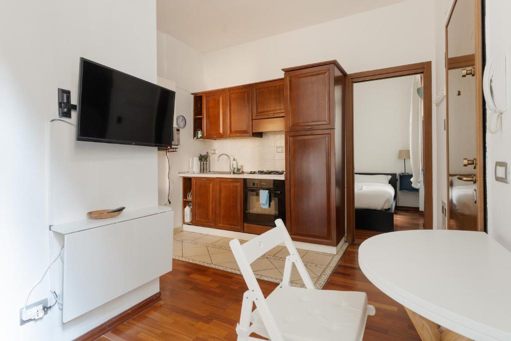 GuestHost - M5 Isola Comfy Studio - 2