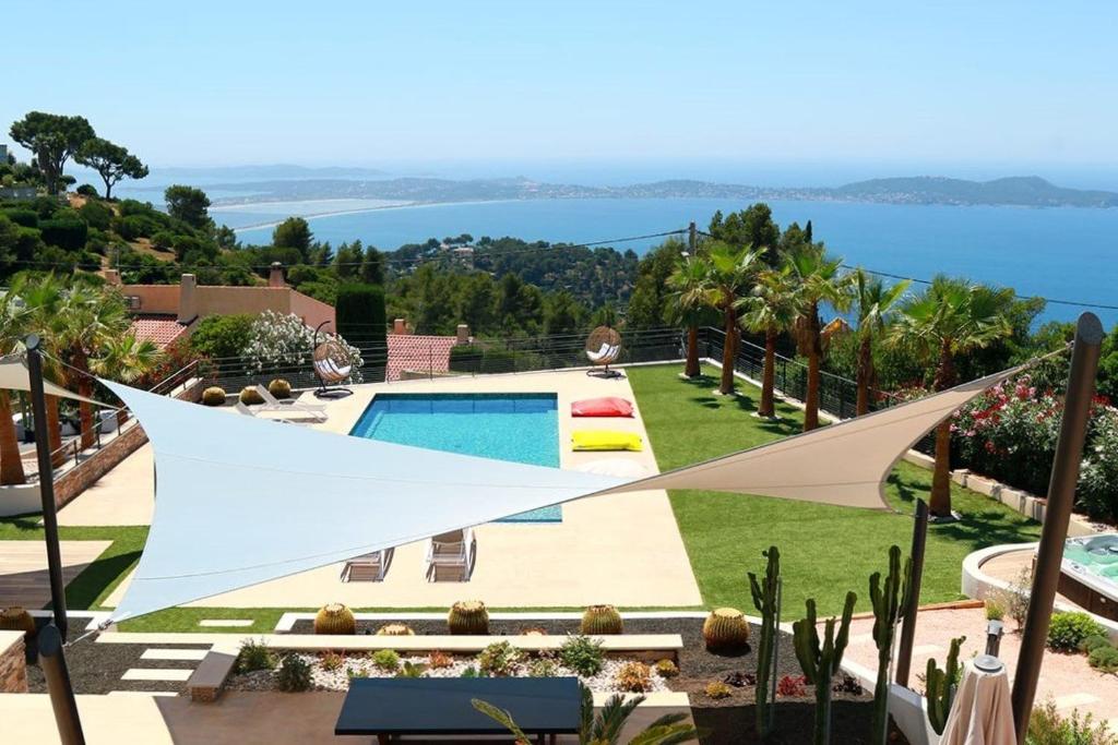 Villa Françoise pour 10 personnes avec vue mer et piscine chauffée à Carqueiranne - 1