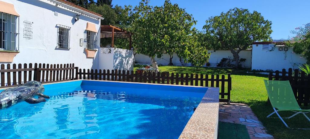 Casa con piscina privada y jardín - 1