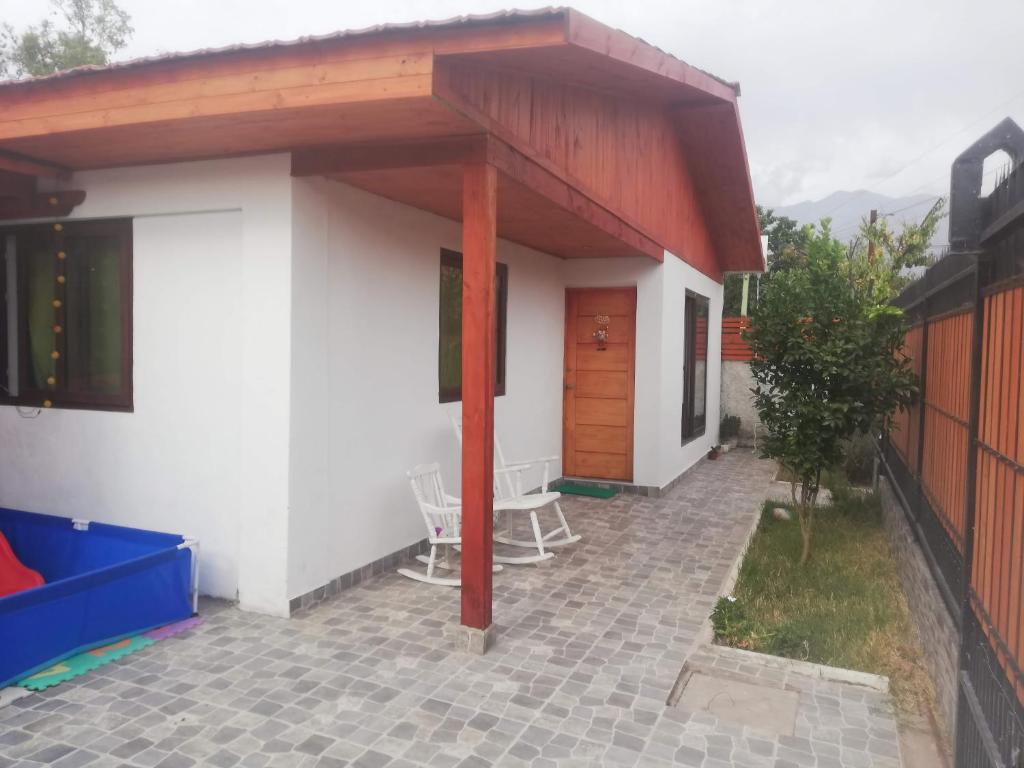 casa familiar vista a la cordillera con estacionamiento - 1