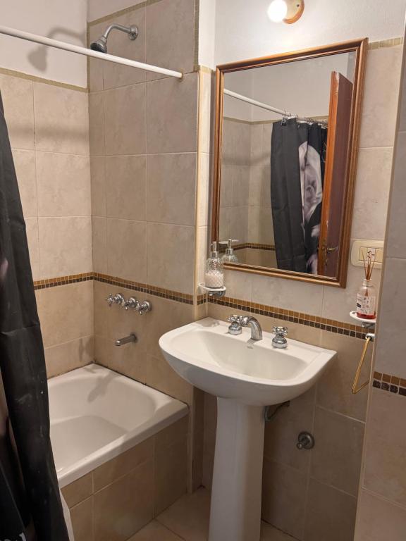 Departamento Microcentro a pasos de Neoclinica - 5