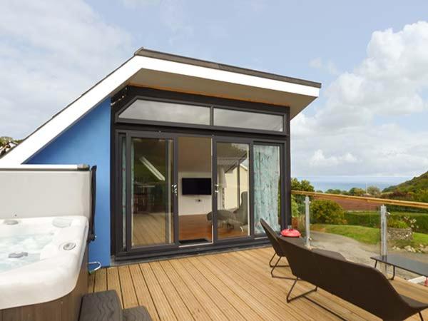 Ty Henri, Tresaith - dog-friendly sea-view cottage on the Ceredigion coast