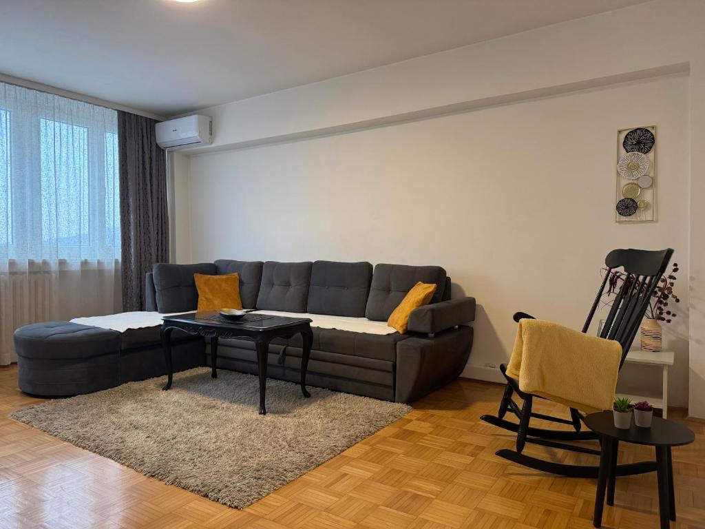 Golden Valley Apartment - 1