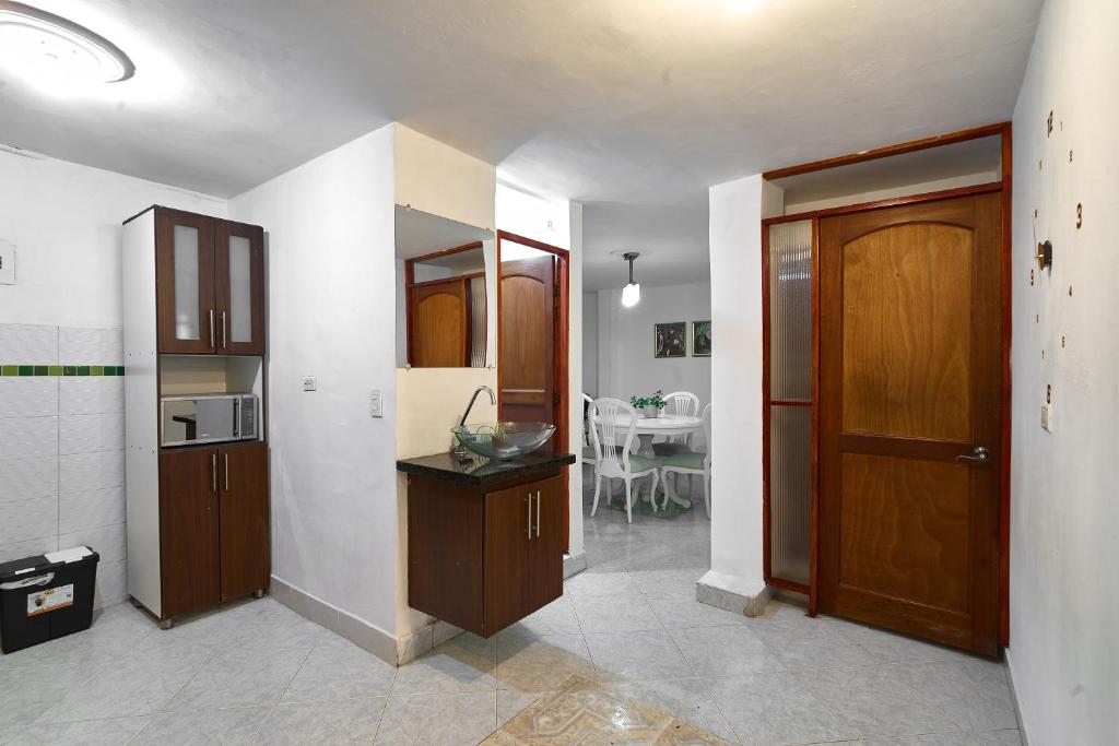 Casa grande cerca al Poblado - 3