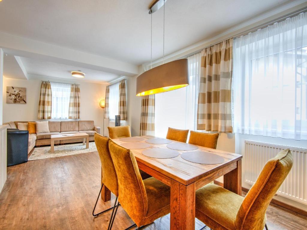 Ski-In Ski-Out Brunner Apartment Top 2 - 3
