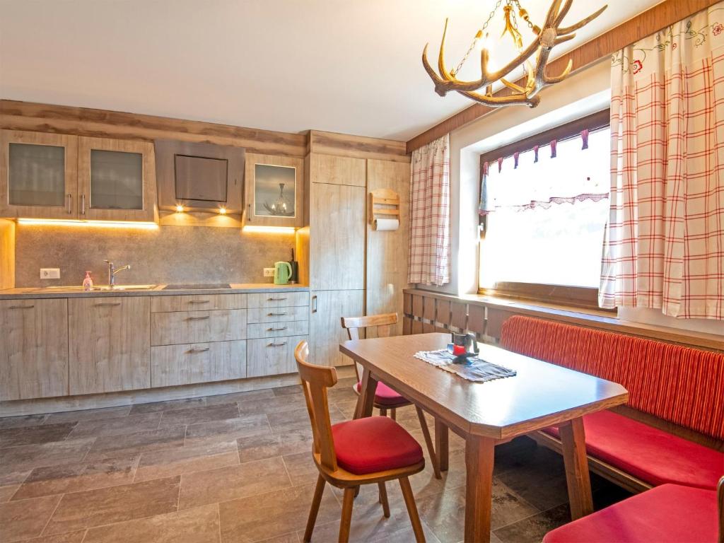 Chalet in Fügen near Spieljoch Ski Lift - 4