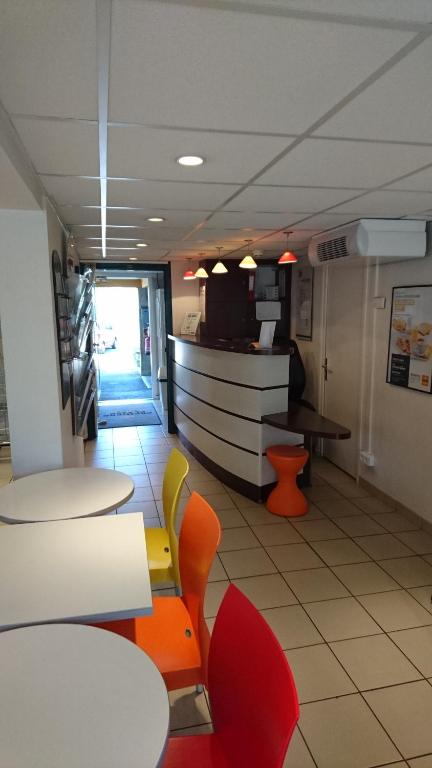 Premiere Classe Besancon - Ecole Valentin photo