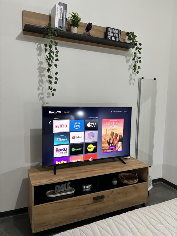 Modern & Stylish City Stay for 4 with Double Parking - 5