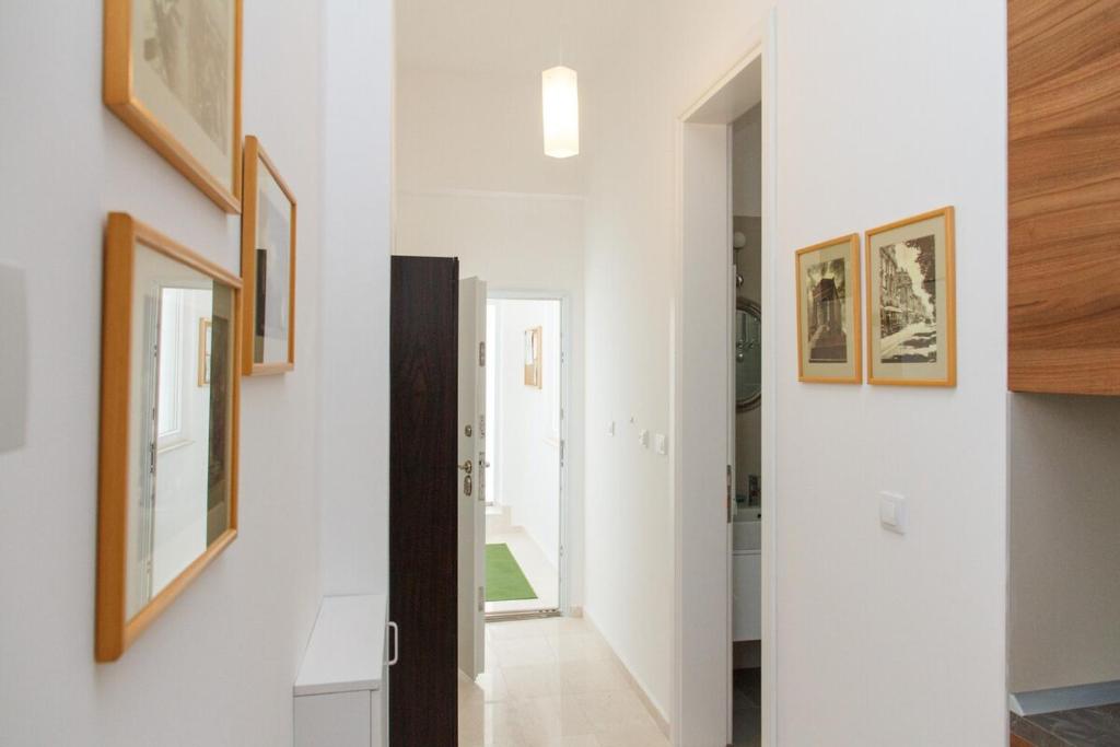 155sqm 4BR Central Belgrade Apartment for 9 Guests - 3