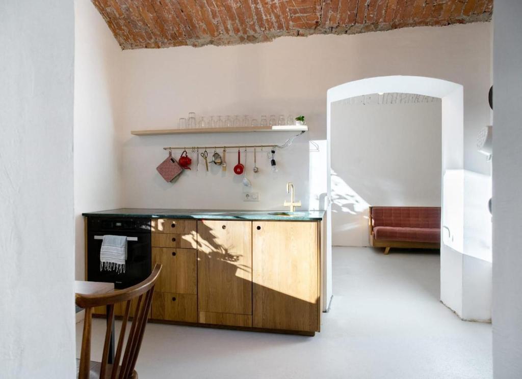 Lilly's Calm Souterrain Apartment with garden - 1