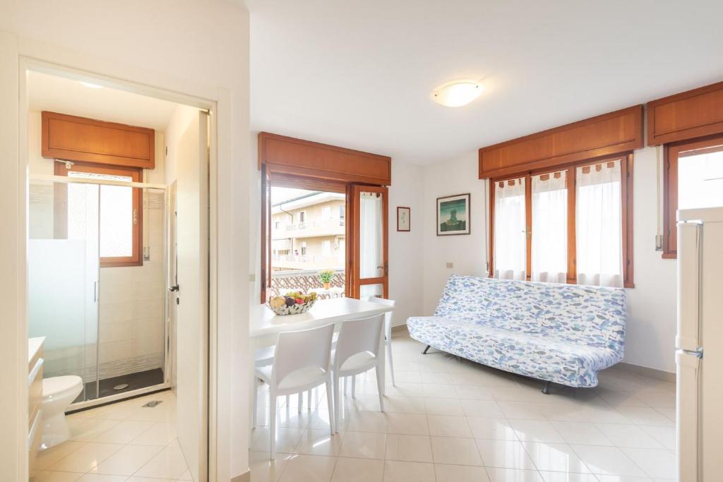 Sunny apartment near the beach - 3
